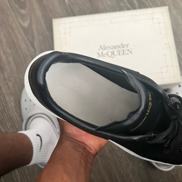 Alexander McQueen - Picture 4 of 7